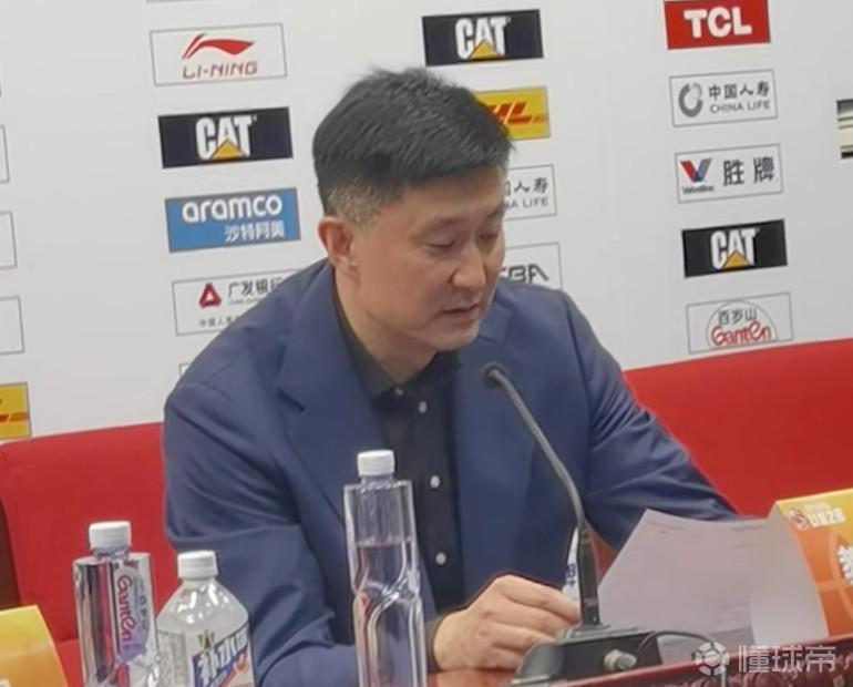 杜鋒：王洪澤今晚打得非常棒，缺兵少將仍拼下比賽讓我很感動